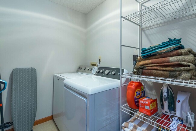 Building Photo - 41 Little Forest Dr