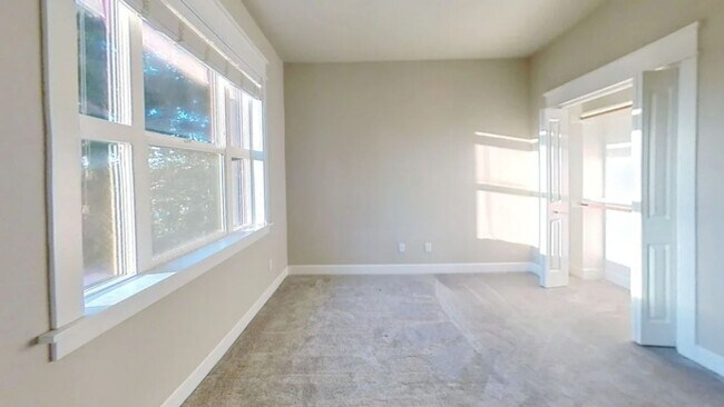 Building Photo - Happy Valley Townhome! 2Bed + Den/Office w/ 2.5 Bath ~ Garage, Washer/Dryer ~ Convenient to PDX A...
