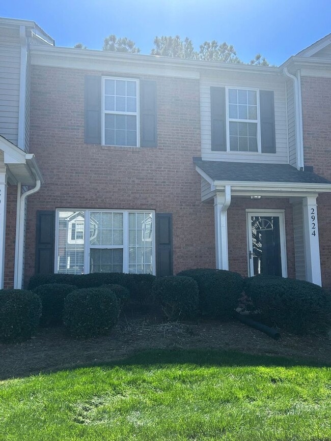 Building Photo - MOVE IN SPECIAL!! $500 OFF FIRST FULL MONTH