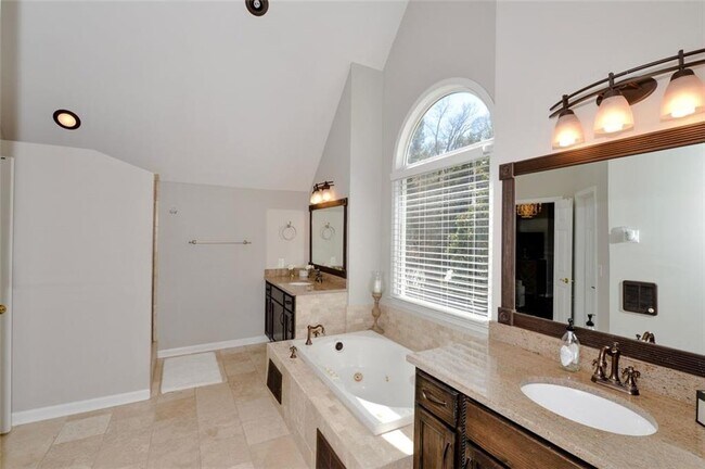 Building Photo - 310 Windsor Gate Cove NE