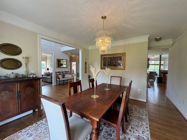 Building Photo - Fantastic 4 Bed 2.5 Bath Single Family Hom...