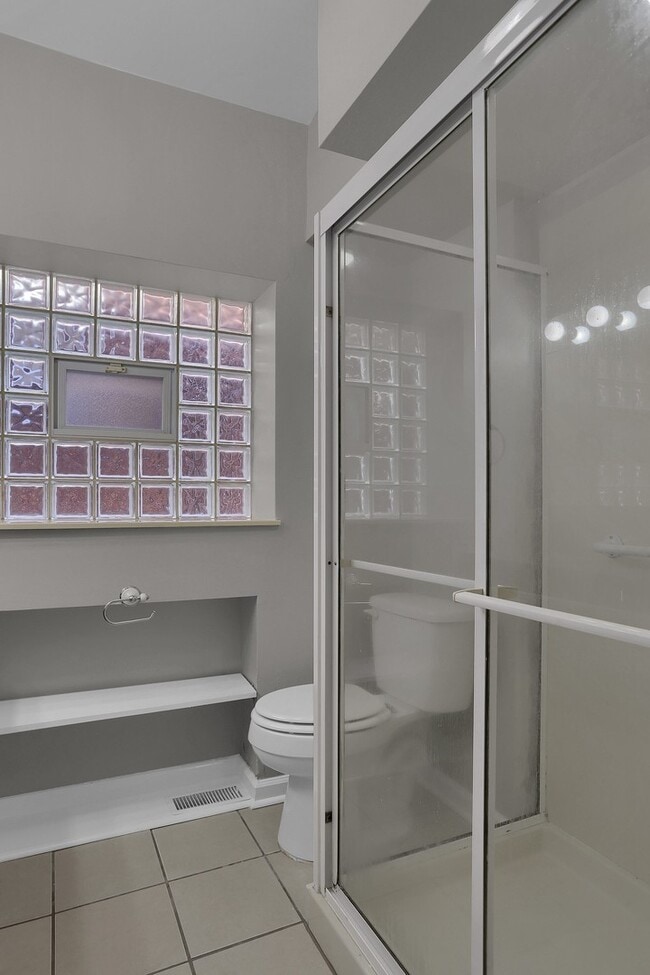 Building Photo - 5036 Tholozan Ave