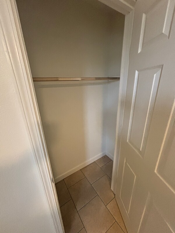 Building Photo - 224 Duke Dr