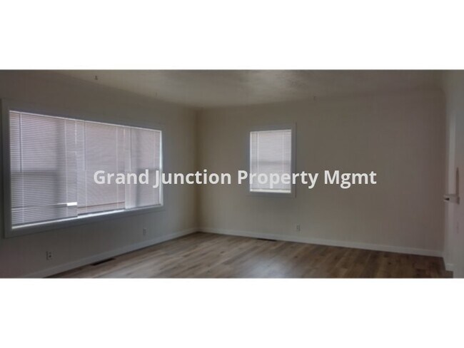 Building Photo - Cute two bedroom home in a quiet neighborhood