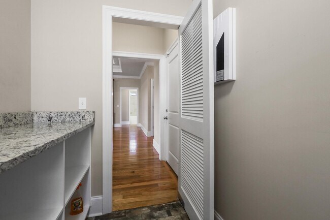 Building Photo - 2561 Lantana Ln