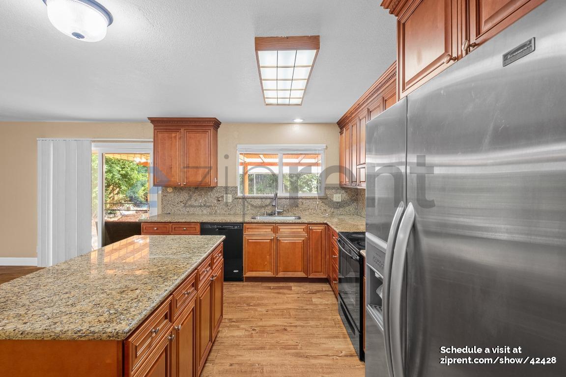 Building Photo - 935 Springoak Way