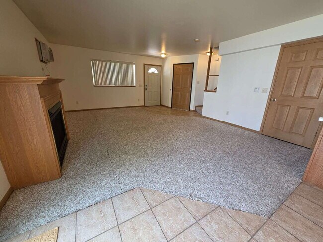Building Photo - 2 bed 1 bath close to UWEC just off Water St. Available June 1st!