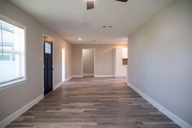 Building Photo - 5502 Elm Tree Dr