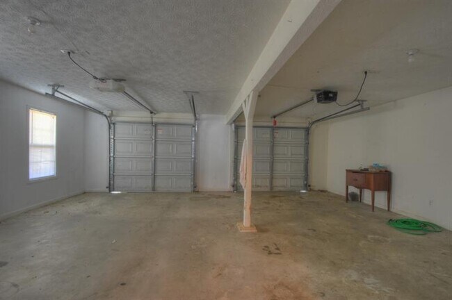 Building Photo - 1001 Pine Valley Rd