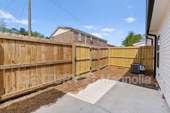 Building Photo - 2219 Archer Ln