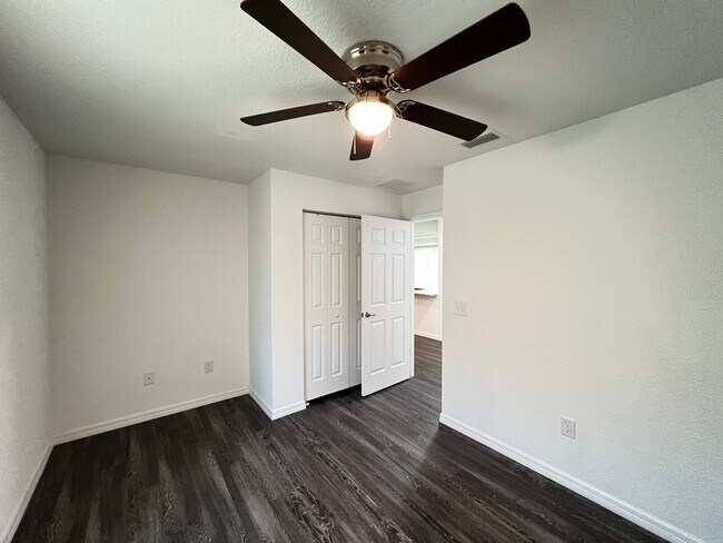 Building Photo - Beautiful 3 Bedroom, 2 Bathroom Home in Oc...