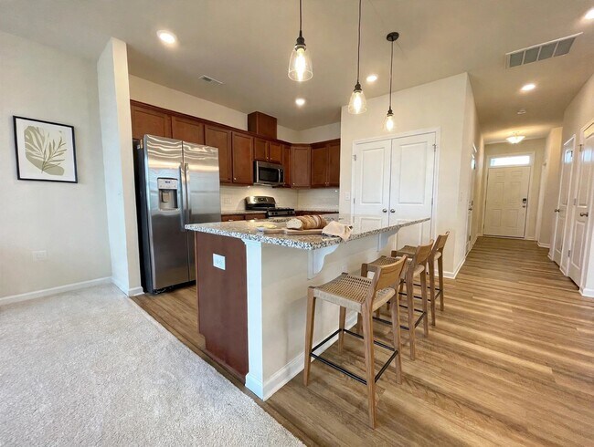 Building Photo - 1211 Homecoming Wy