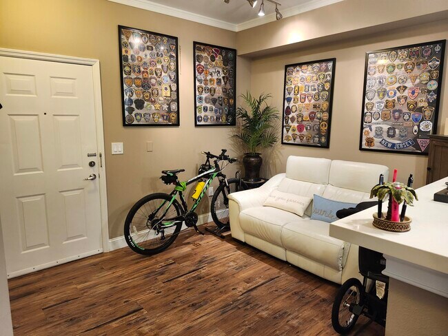 Building Photo - 533 NE 3rd Ave