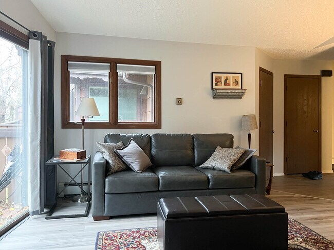 Building Photo - 4764 Mills Dr