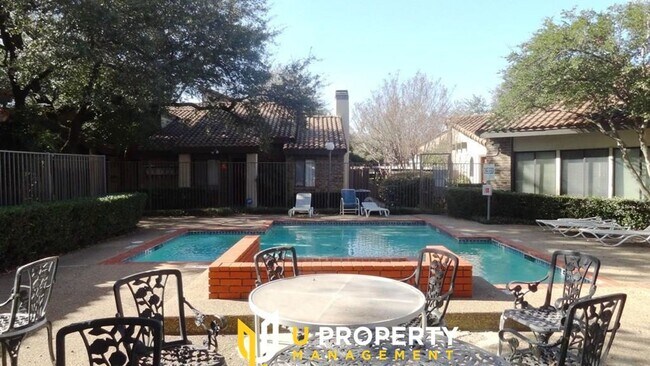 Building Photo - Spacious 2-Bed/2-Bath with High Ceilings, ...