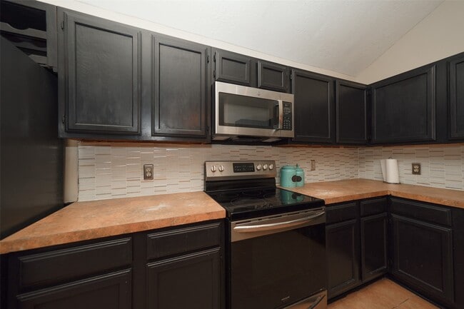 Building Photo - 13563 Catalina Village Dr