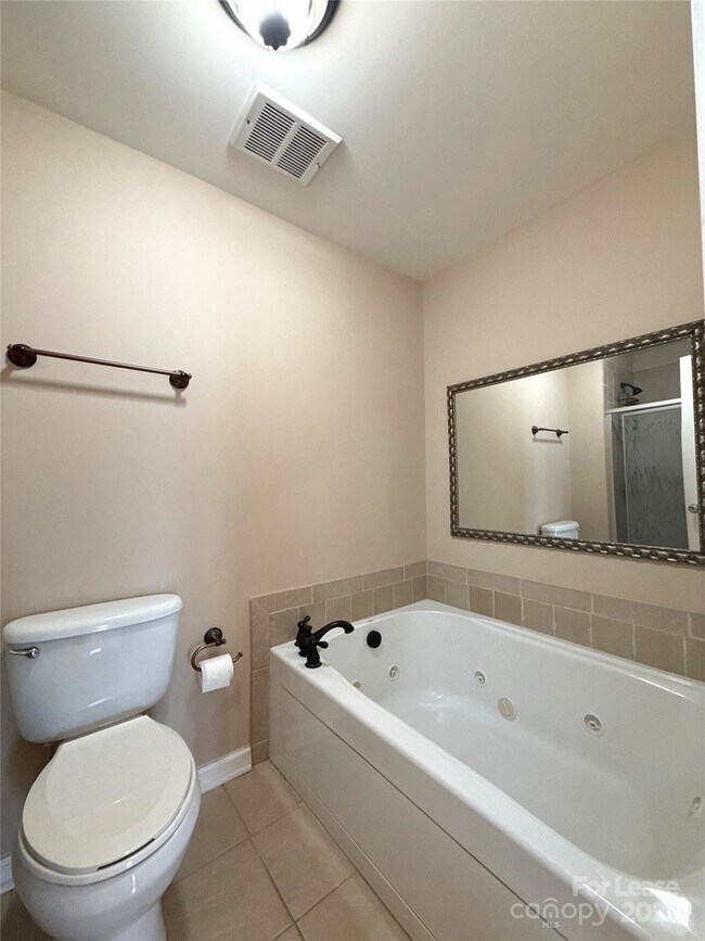 Building Photo - 9801 Emerald Point Dr