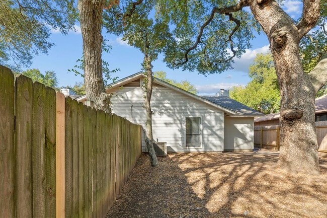 Building Photo - 2518 Howellwood Way