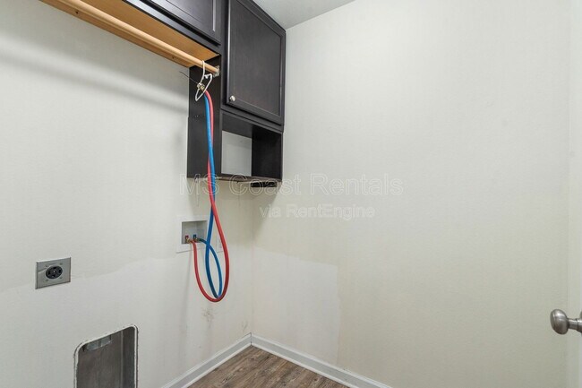 Building Photo - 515 E Marigold Dr