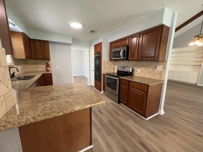 Building Photo - 27226 W Pyeatt Ln