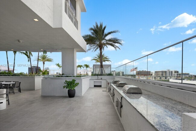 Building Photo - 2000 Biscayne Blvd