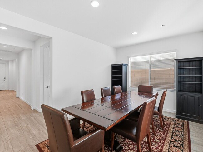 Building Photo - 9712 E Twinkle Ave