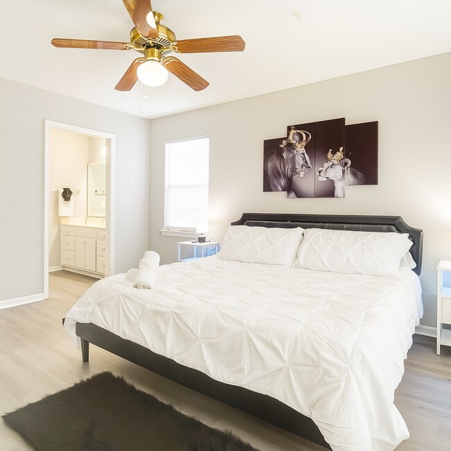 Building Photo - 9501 Pondside Ln