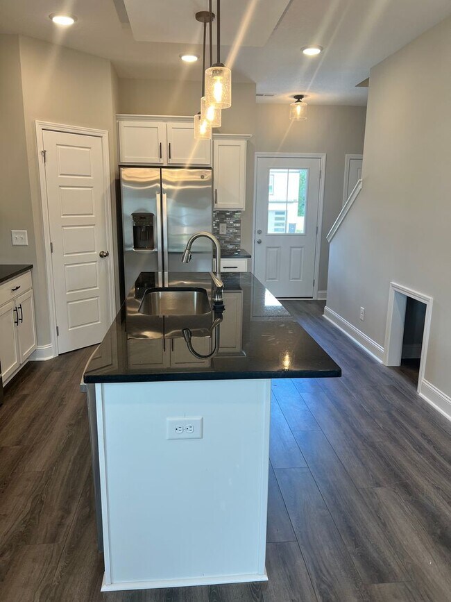 Building Photo - Brand new home in Cherry Acres