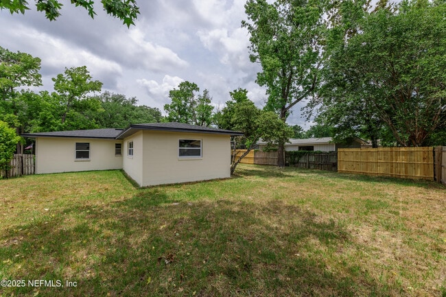 Building Photo - 7869 Jolliet Dr