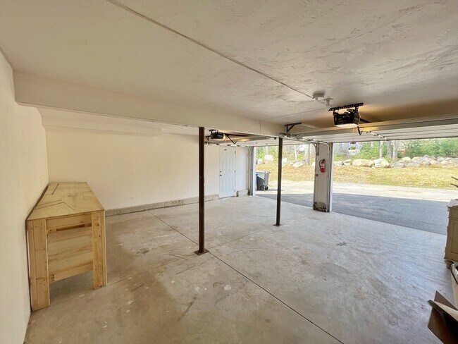 Building Photo - 78 Bayberry Hill Rd