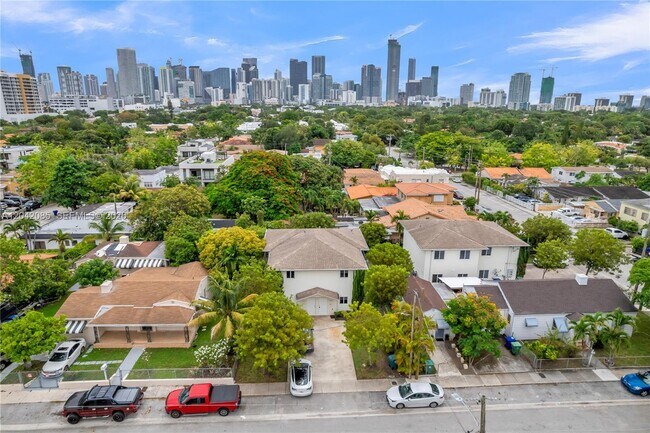 Building Photo - 1029 SW 11th Ave