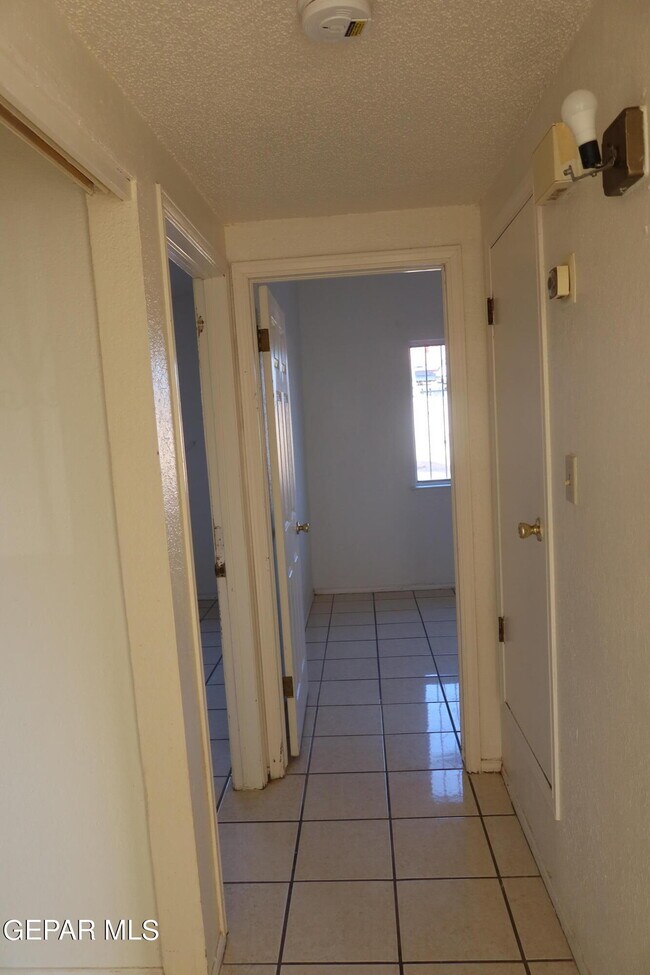 Building Photo - 10736 Obsidian St