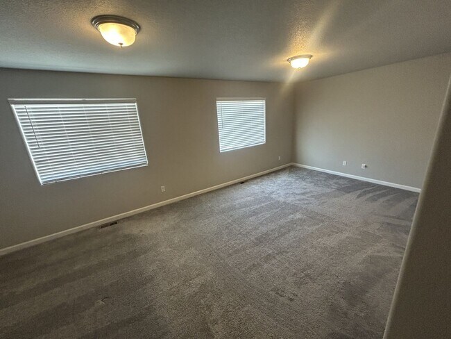 Building Photo - 4079 Samaritan Lp