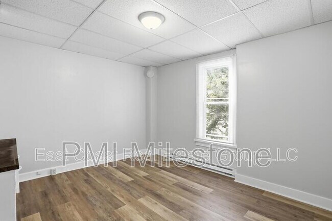 Building Photo - 207 N Mulberry St