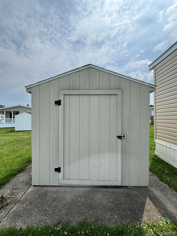 Building Photo - 220 Pheasant Ln