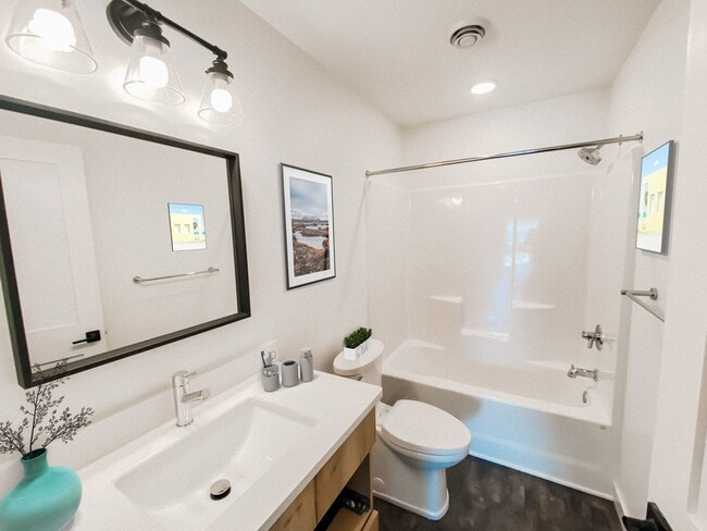 Building Photo - AVAILABLE JULY - Modern Farmhouse Style 2 Bed 1 Bath Home