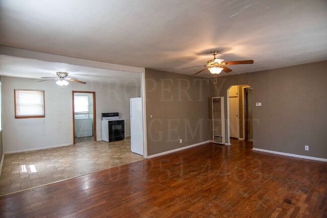 Building Photo - Cozy Living 2-Bedroom Home
