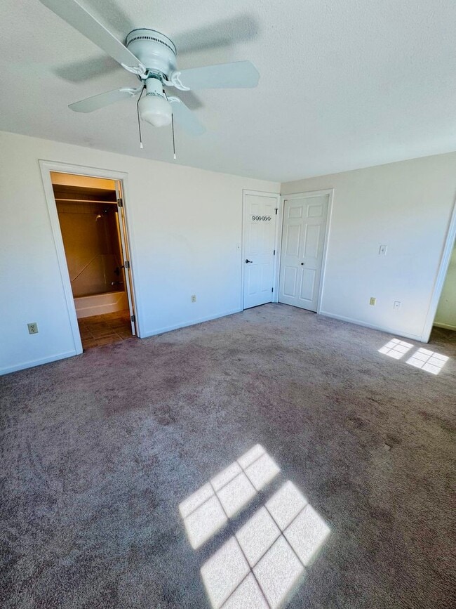 Building Photo - Wonderful 2 Bedroom, 1.5 bathroom condo w/...