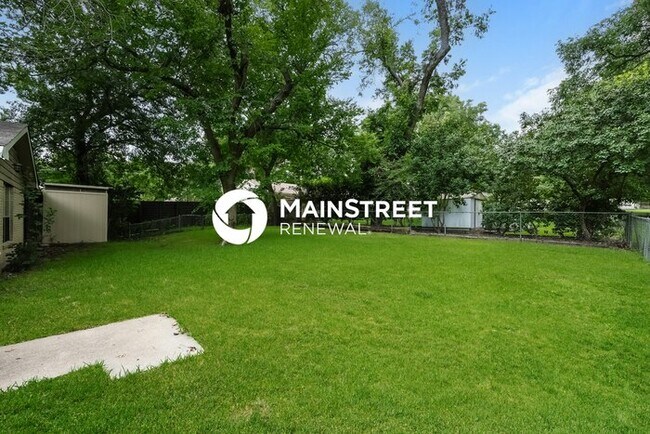 Building Photo - 4 Bedroom Pet-Friendly Home in Lancaster, TX with Main Street Renewal