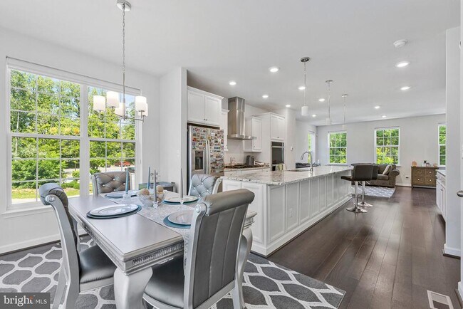 Building Photo - 4402 Fair Lakes Ct