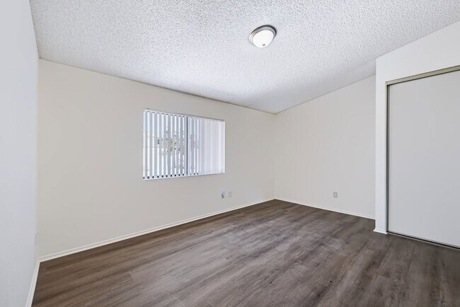 Building Photo - 26214 Lazy Creek Rd