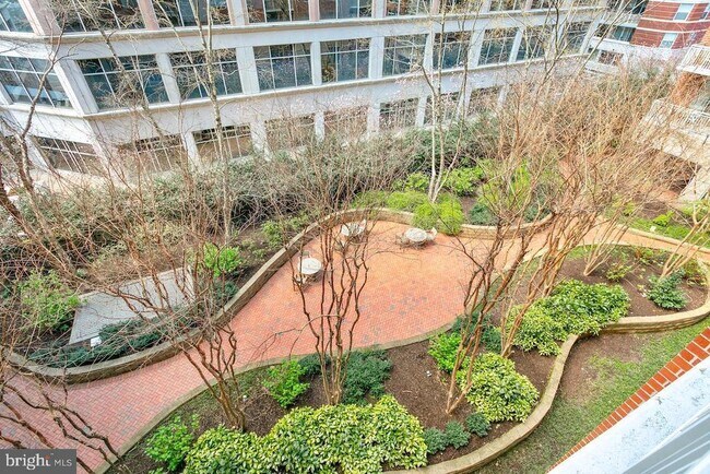 Building Photo - 820 N Pollard St