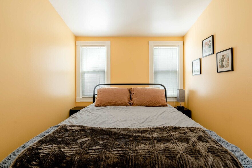 Building Photo - 4004 SE Division St