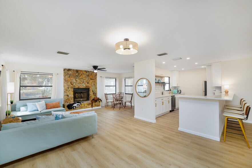 Building Photo - 4936 40th Ave N