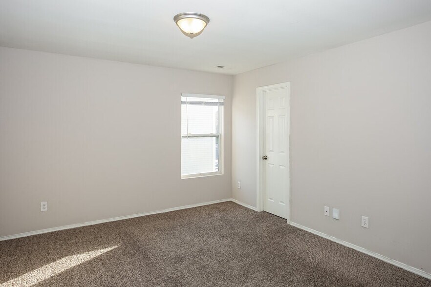 Building Photo - 6545 Ziegler Ln