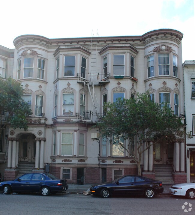 Building Photo - 2033 Oak St