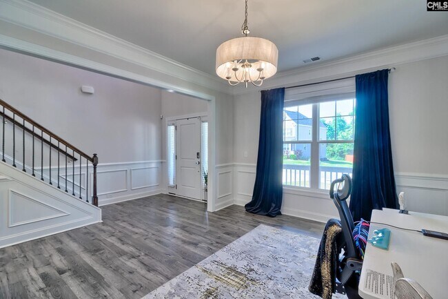 Building Photo - 558 Mahonia Rd