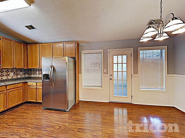 Building Photo - 726 Westbury Dr