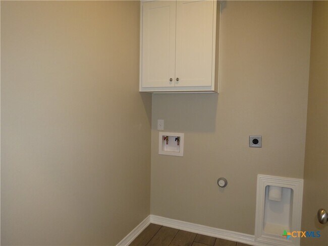 Building Photo - 717 Holstein Dr