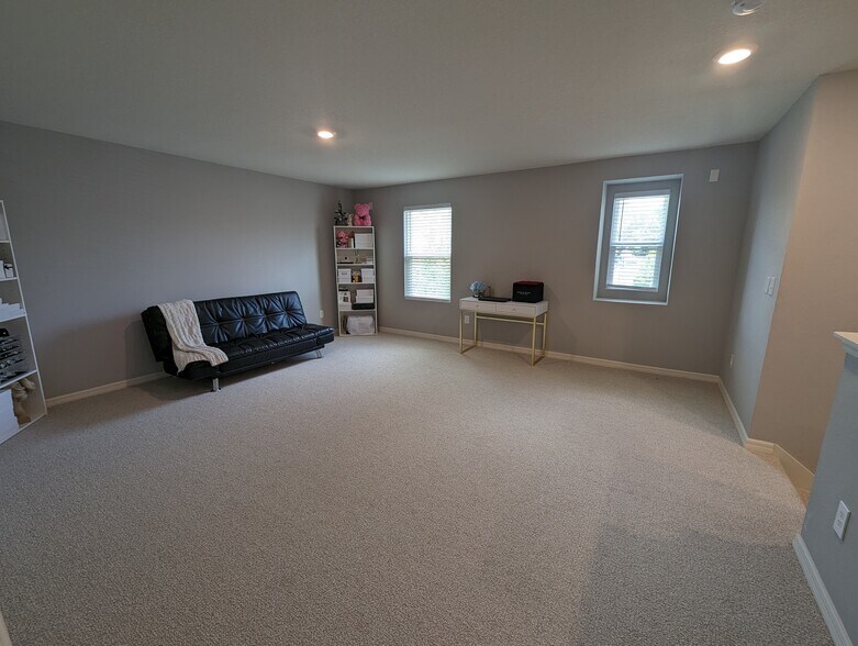Building Photo - 9235 Freedom Hill Dr